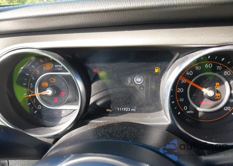 2020 Jeep Wrangler Unlimited Sahara 4X4 z USA, uszkodzony, nr VIN 1C4HJXEN5LW164276